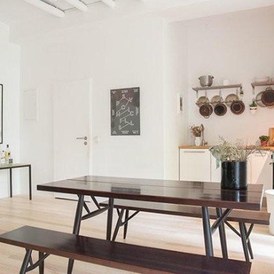 Bright partial commercial with advanced living area and calmer terrace Bright partial commercial with advanced living area and calmer terrace
